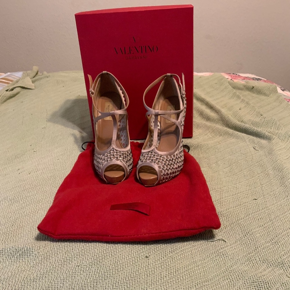 Valentino Garvani Rockstudded Embellished Peep Toe Pumps P45 (beige) Size 40